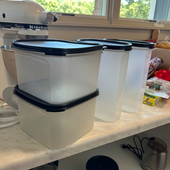 Tupperware set - Picture 3 of 3